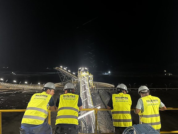 allmineral 2025: Workers in front of a processing plant. A year of global progress and technological achievements 
