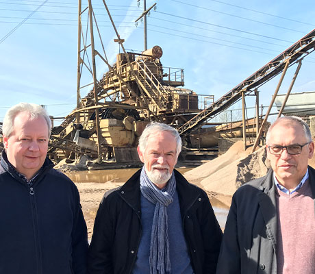Satisfied allmineral cooperation partners standing in front of plant