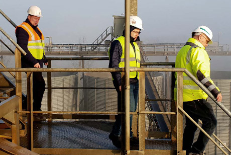 allmineral employees give plant tour